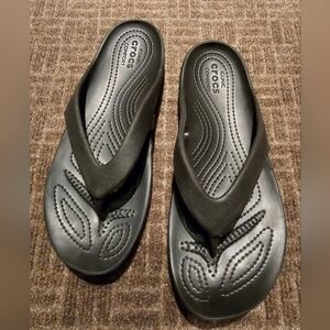 Womens crocs Flip-flops size 8, black